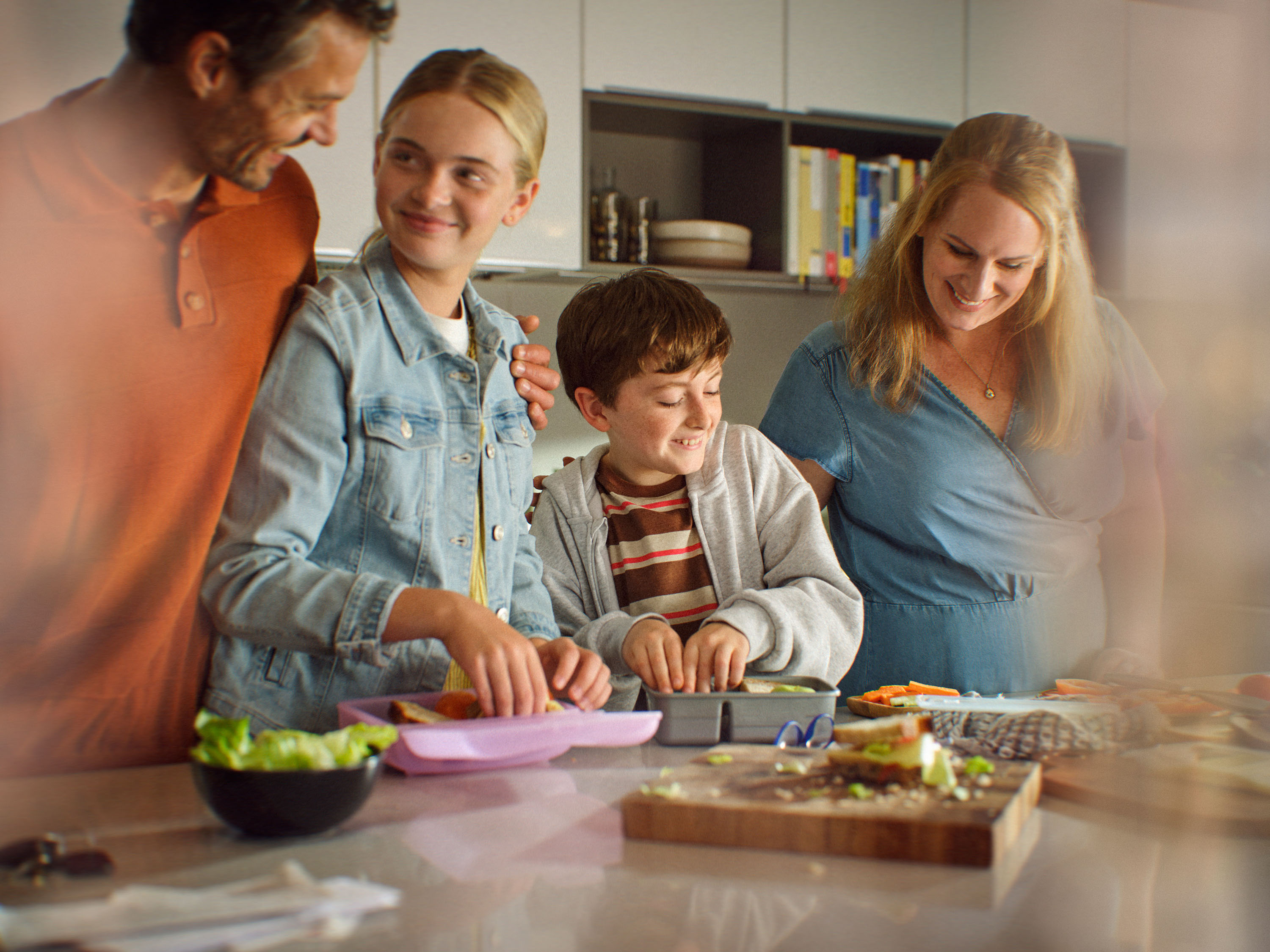 Eine Familie in der Küche